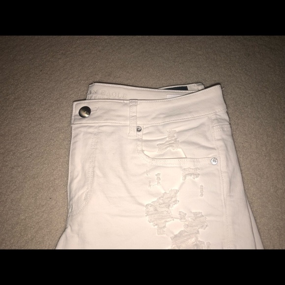 ❗️sold❗️American Eagle White Distressed Shorts - Picture 4 of 4